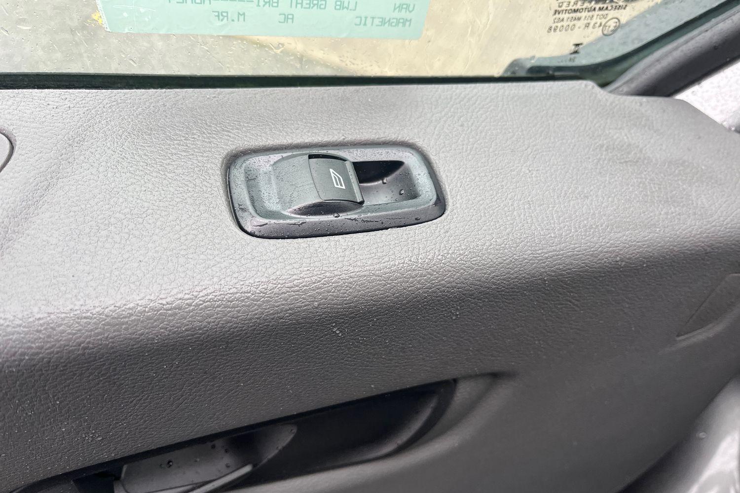 Ford E-TRANSIT Photo 17
