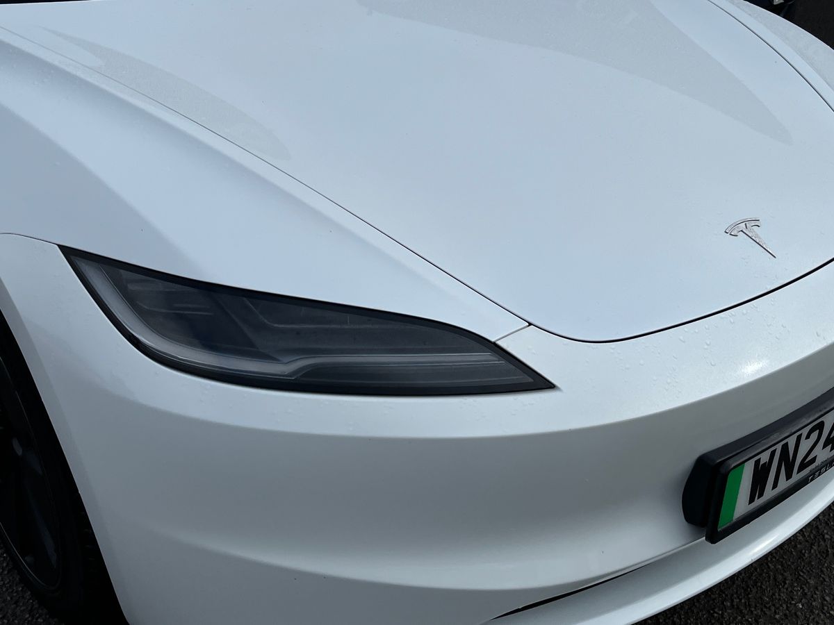 TESLA Model 3 Photo 18