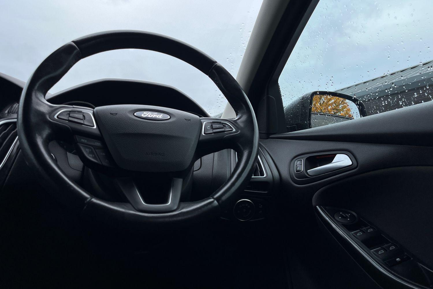 Ford Focus Photo 11