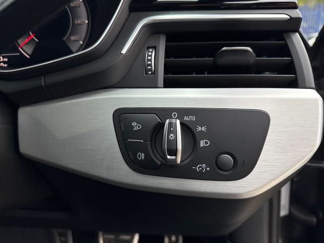 AUDI A4 Photo 28