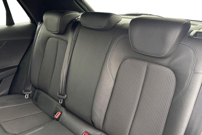 Audi Q2 Photo 9