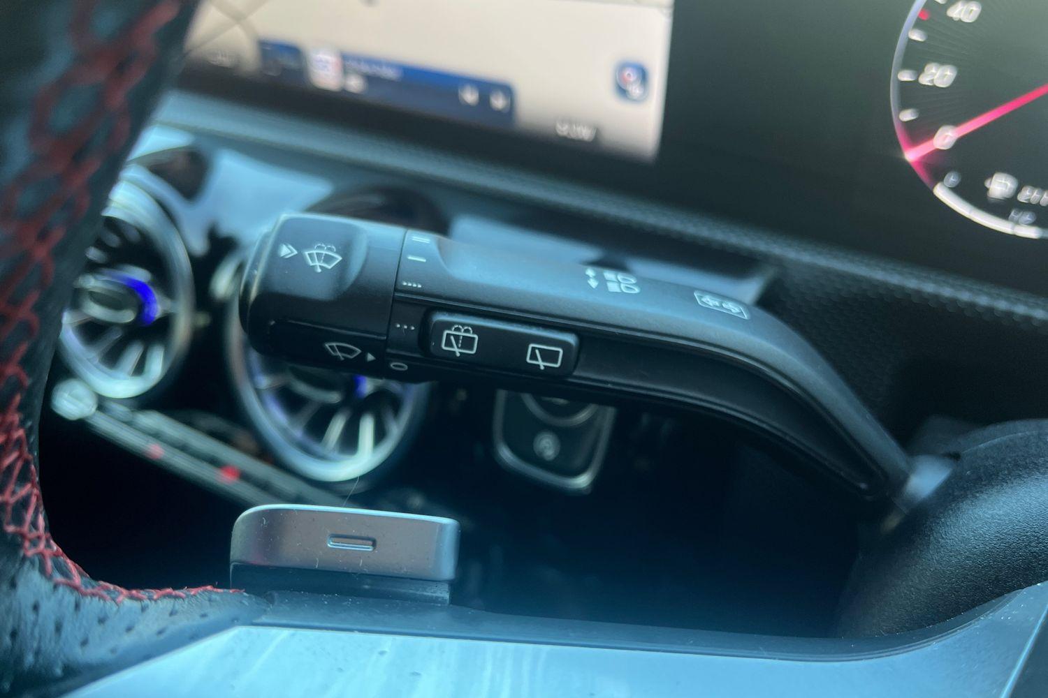 Mercedes-Benz CLA Photo 13