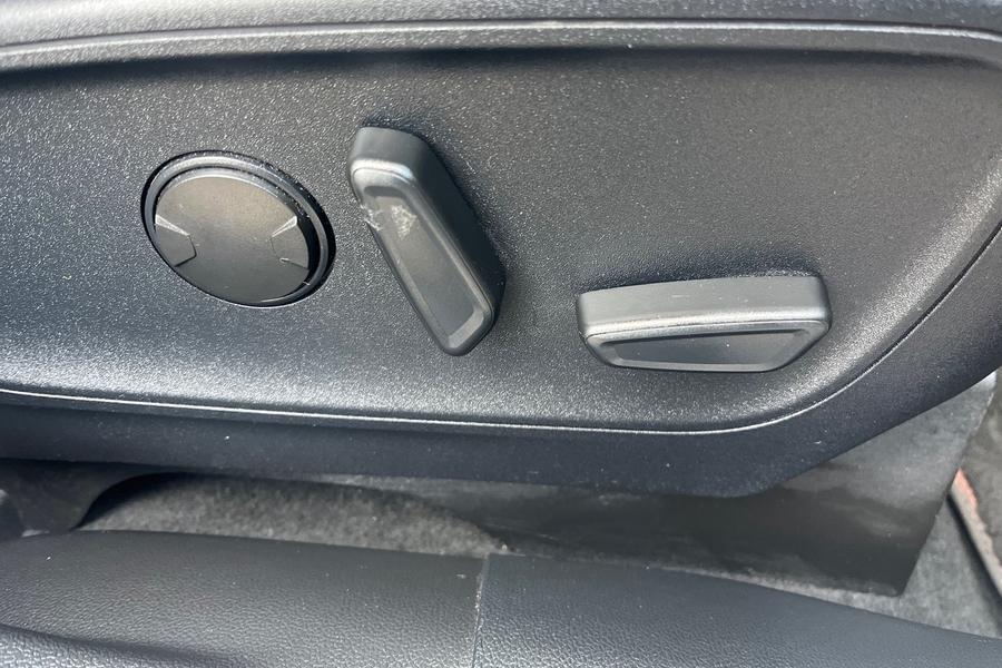 Ford Kuga Photo autoimg-dd7cb7a22f0462597360c53d041155391f067beb.jpg