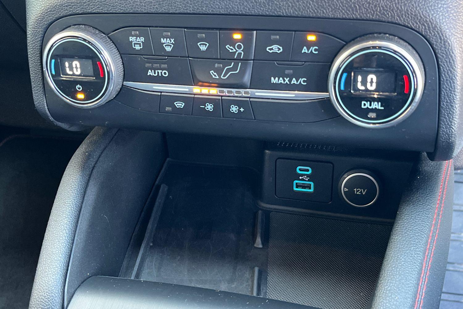 Ford KUGA Photo 25