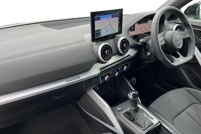 AUDI  SQ2 Photo 2