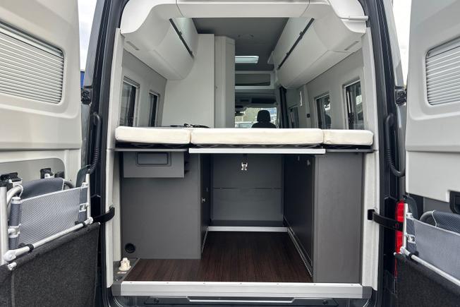 VOLKSWAGEN Grand California Photo 12
