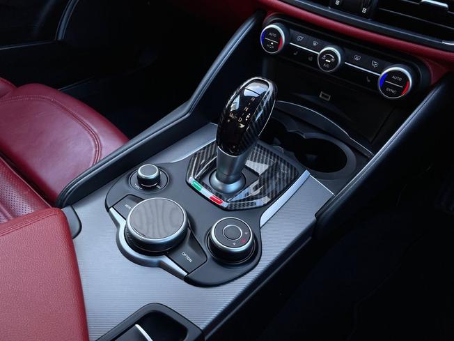 ALFA ROMEO Giulia Photo 44