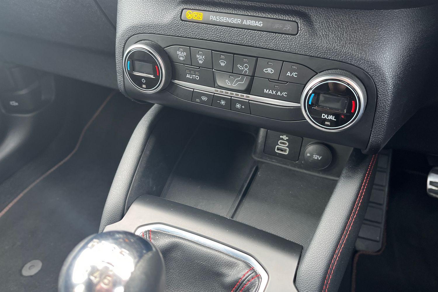 Ford KUGA Photo 32
