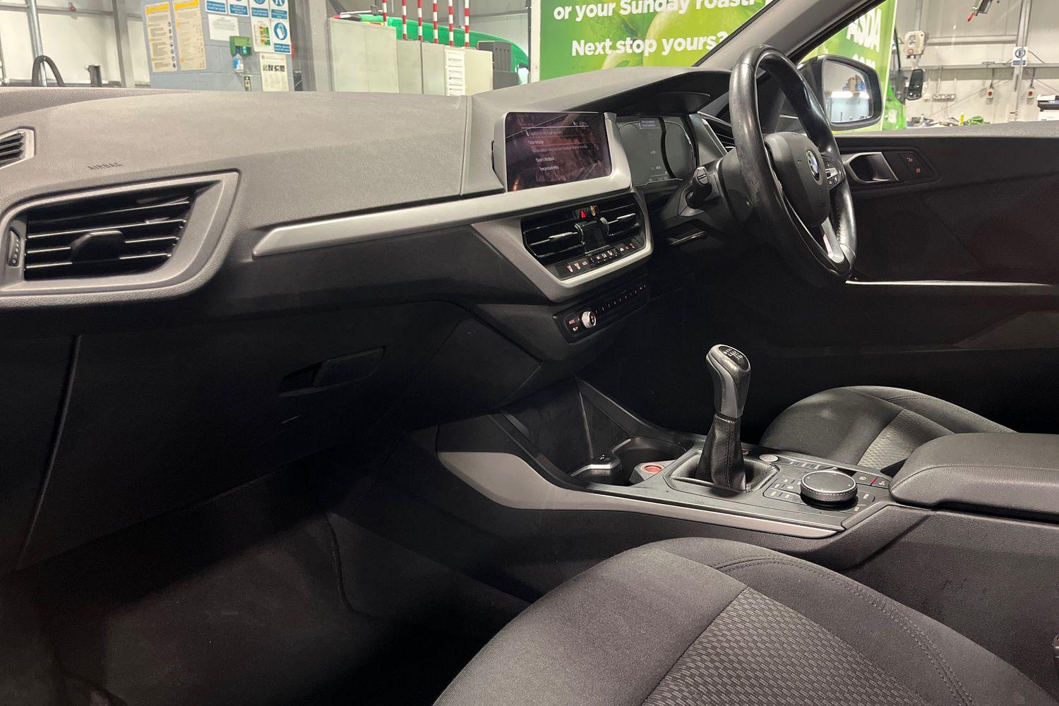 BMW 1 SERIES Photo 17
