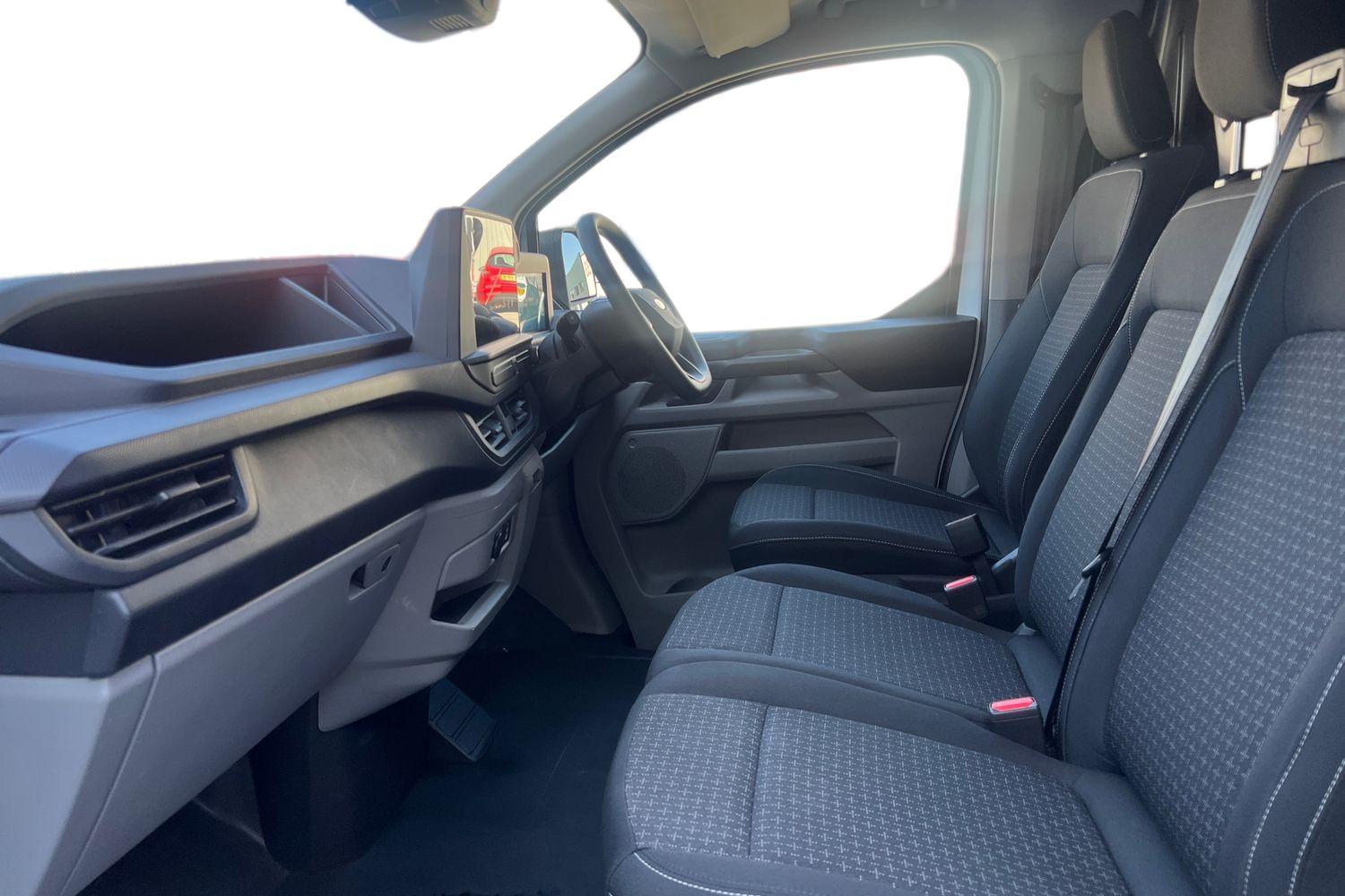 Ford E-Transit Custom Photo 9