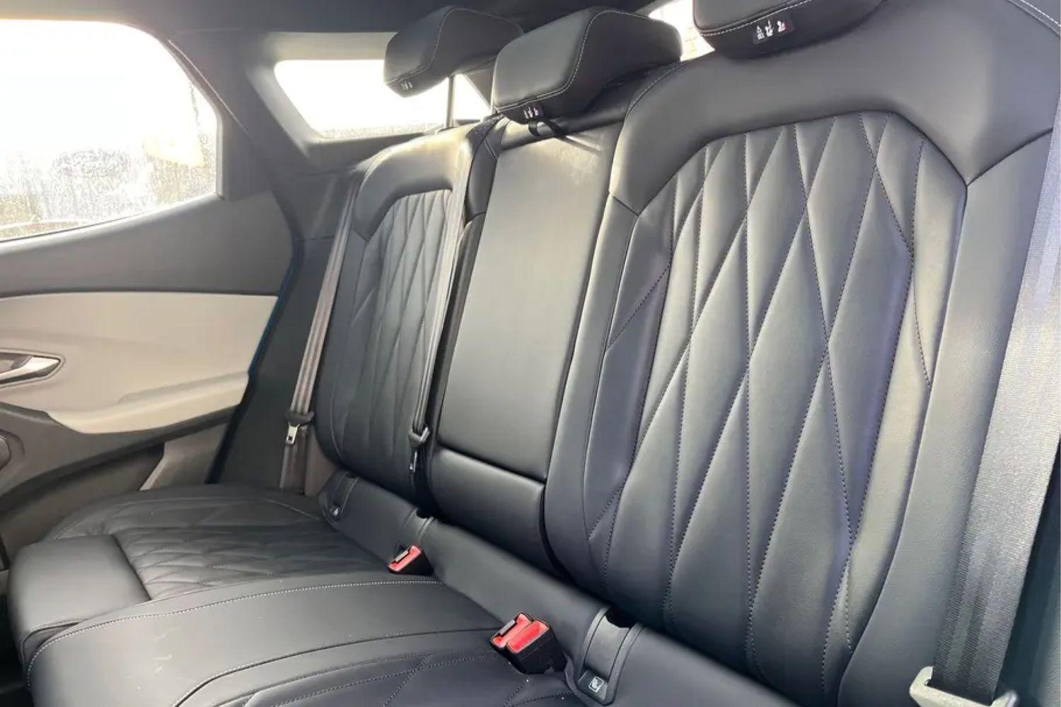 Ford Explorer Photo 19