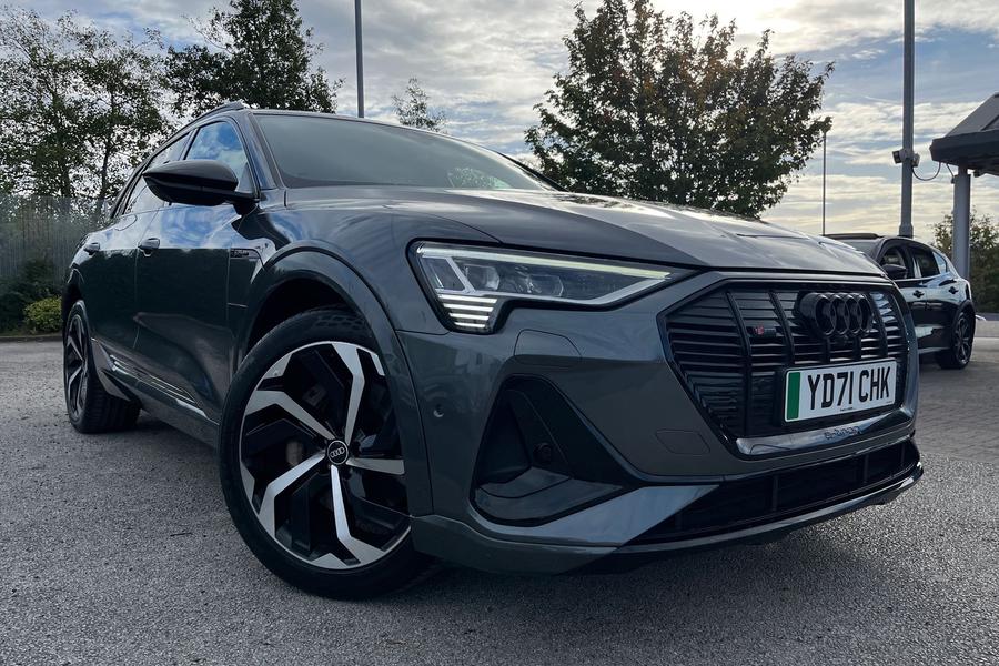 Audi e-tron Photo autoimg-dda44cc9076e0cc75e294dbfdf181cd4288bc027.jpg