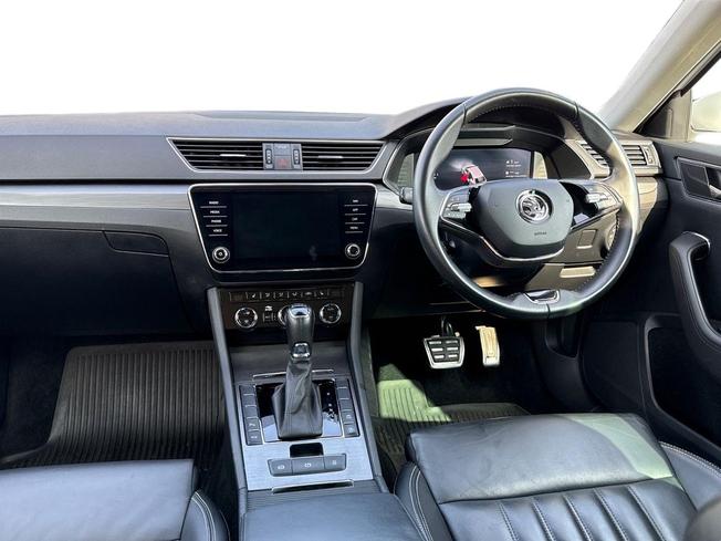 ŠKODA Superb Photo 11
