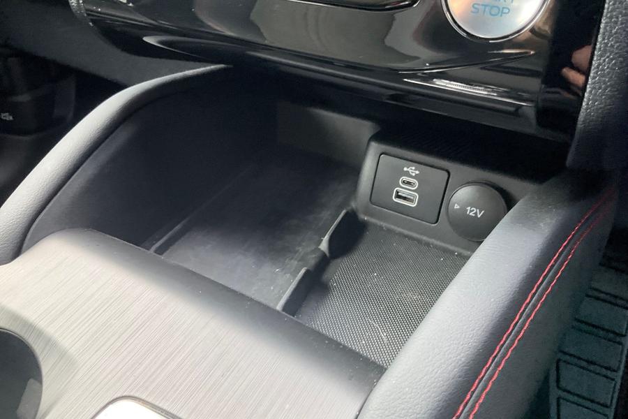 Ford KUGA Photo autoimg-dda9328ed1f8ebb57409cdbf6f75af1ef3849b30.jpg