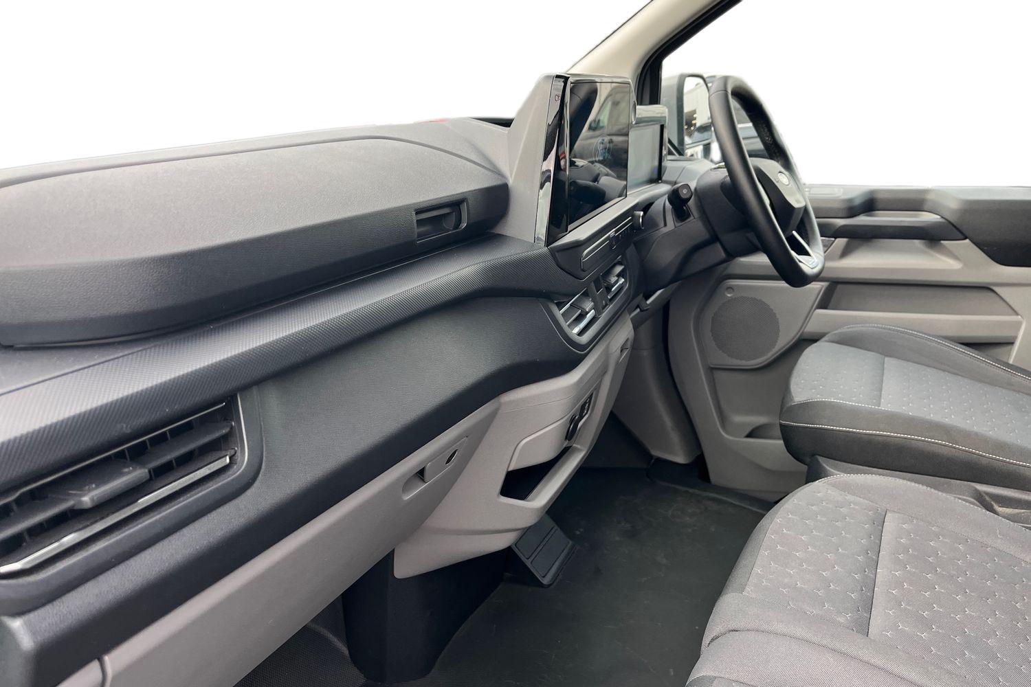 Ford E-TRANSIT CUSTOM Photo 2