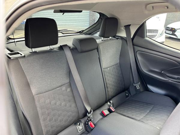 Toyota Yaris Photo autoimg-ddbdfada3cd1ca60333d946fc499d1b1a7e152f2.jpg