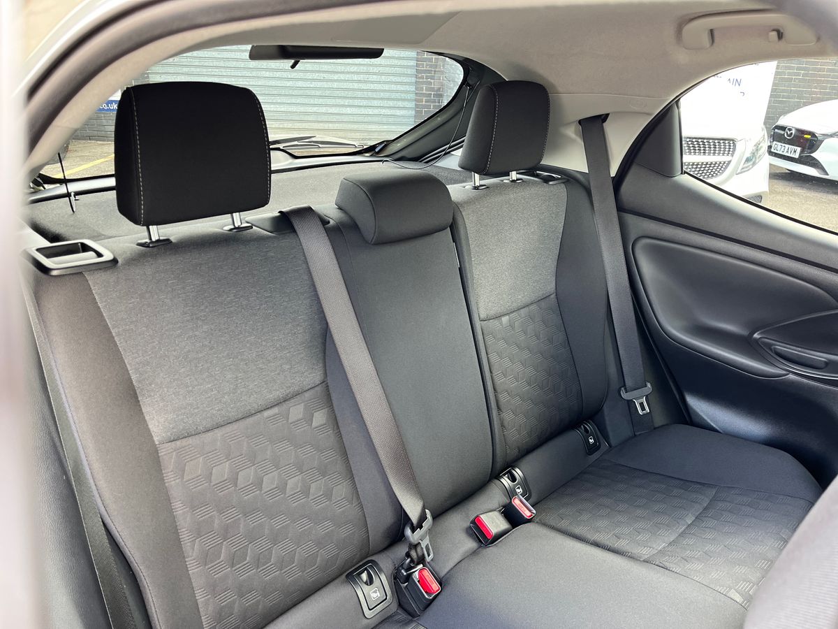Toyota Yaris Photo 29