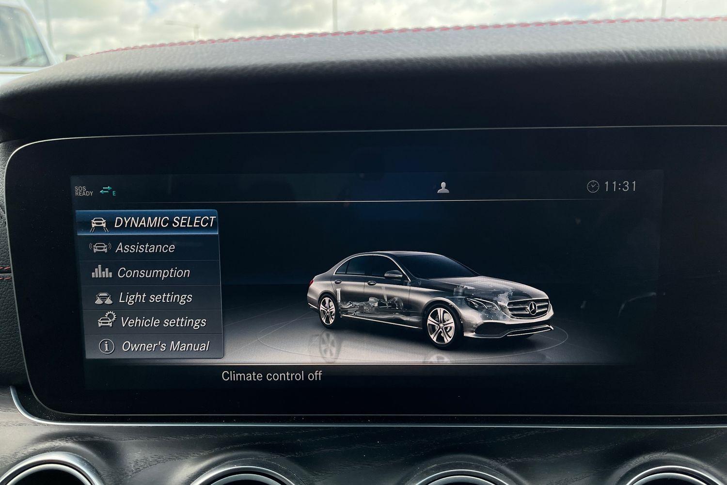 Mercedes-Benz E CLASS Photo 36