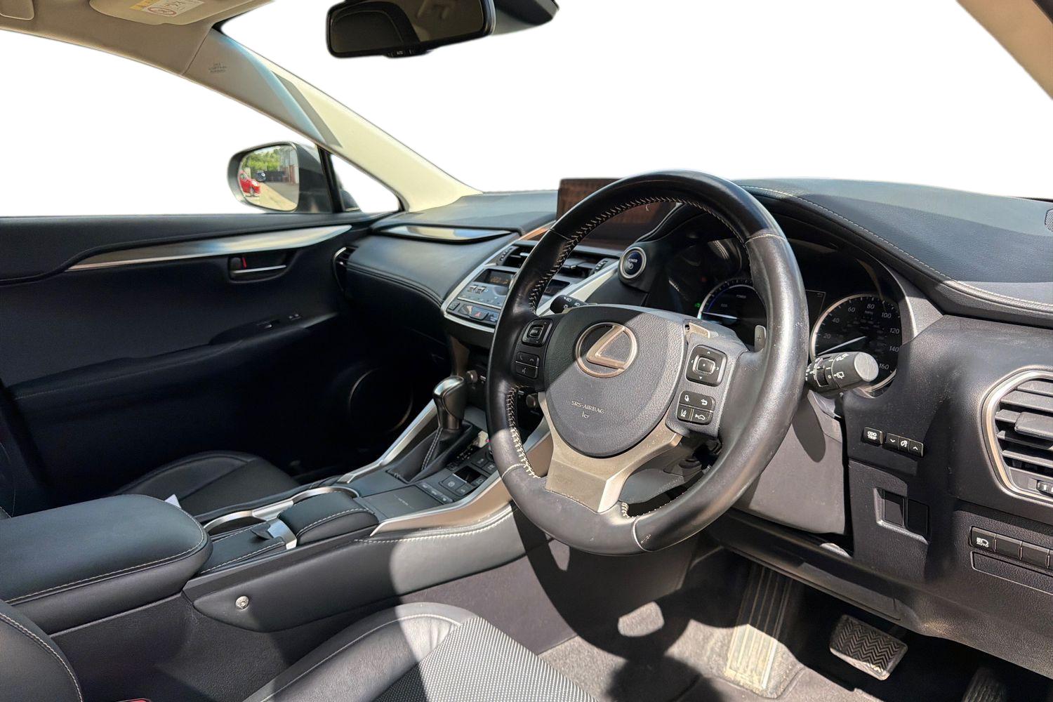 Lexus NX Photo 8