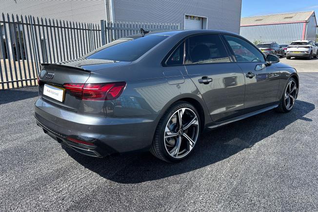 AUDI A4 Photo 24