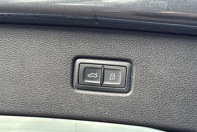 AUDI Q7 Photo 29