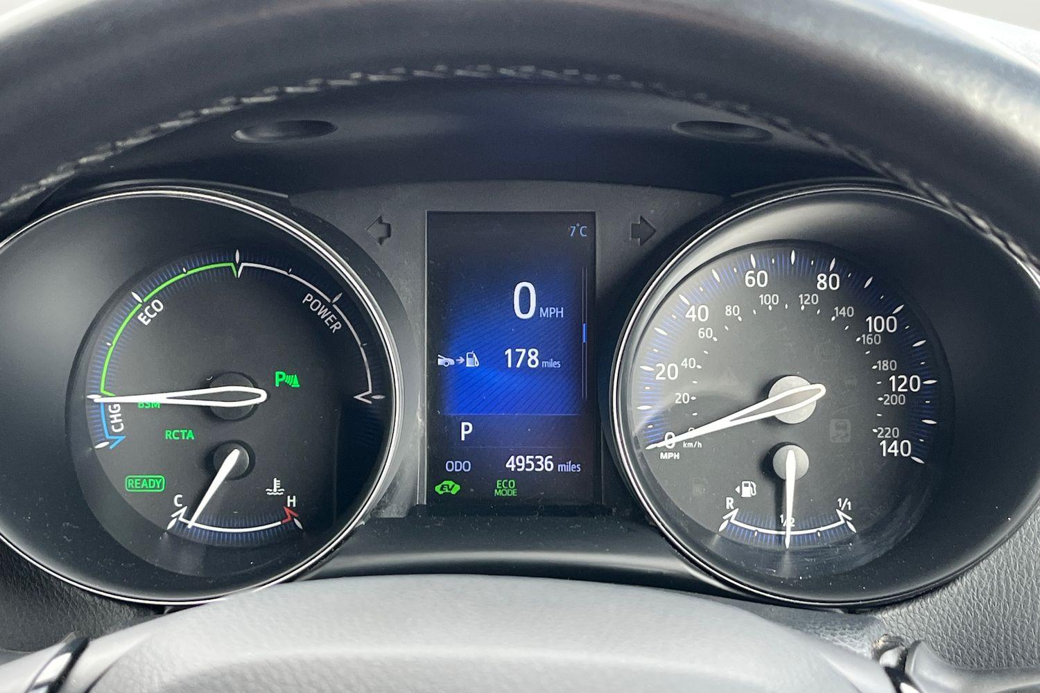 Toyota C-HR Photo 12