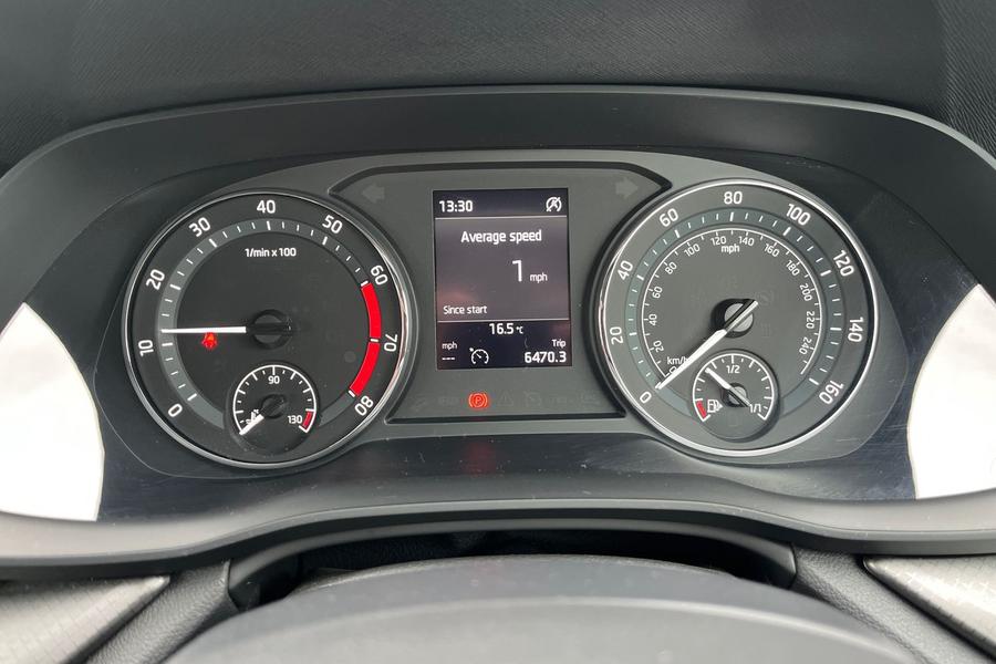 Skoda OCTAVIA Photo autoimg-ddceaddc0391babe84bf8dd35e36bde0e2ba2977.jpg