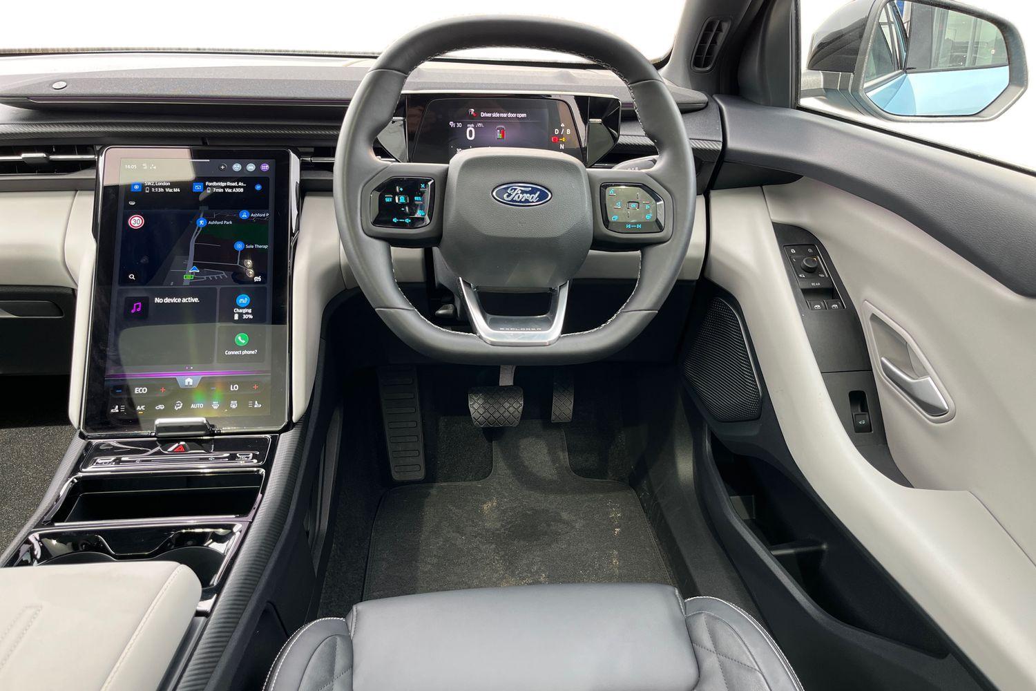 Ford Explorer Photo 10