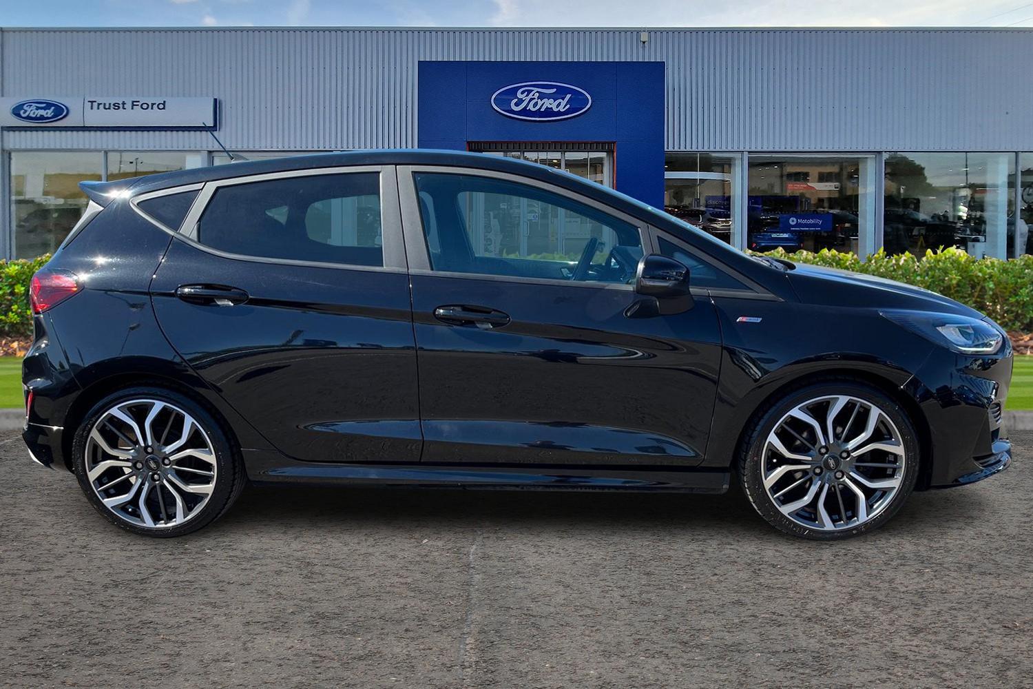 Ford Fiesta Photo 2