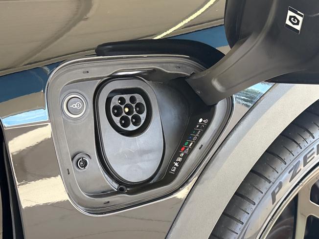 PORSCHE Taycan Photo 47