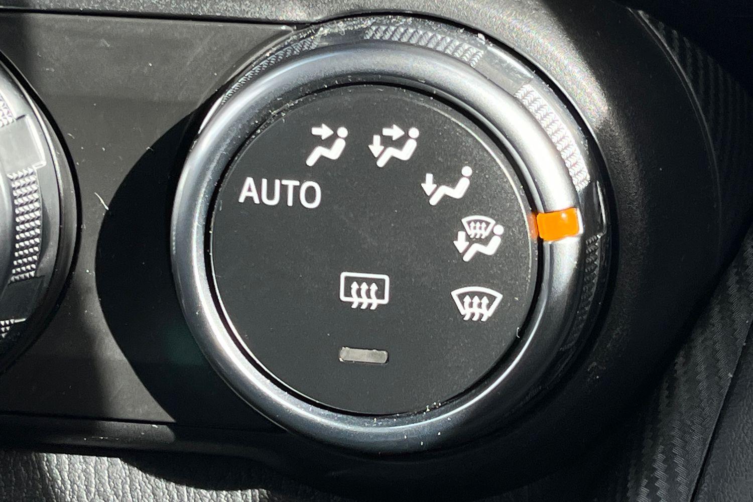 Mazda Mazda2 Photo 32