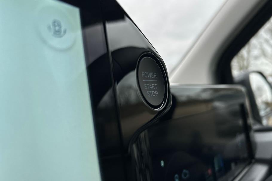 Used FORD TRANSIT CUSTOM MT75FFE 17