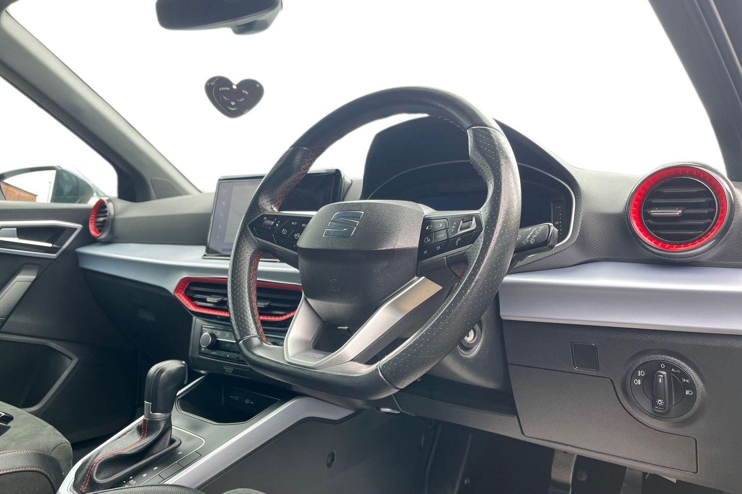 SEAT ARONA Photo 8