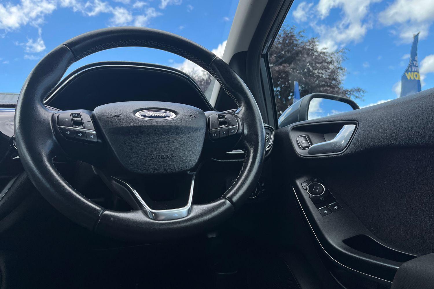 Ford Fiesta Photo 11