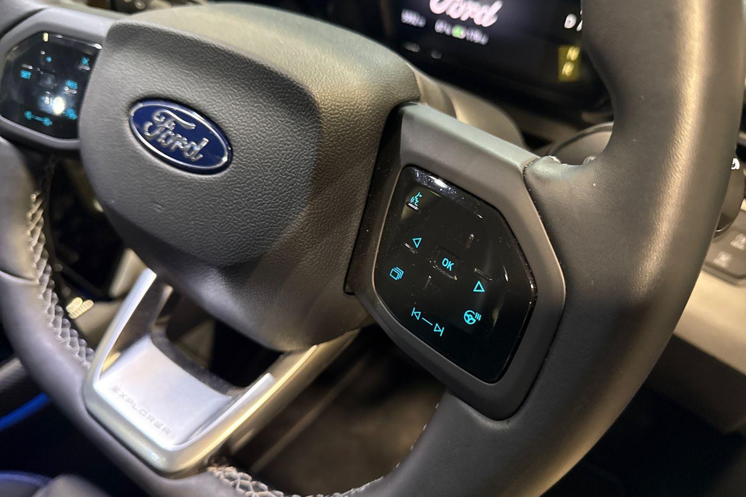 Ford Explorer Photo 25