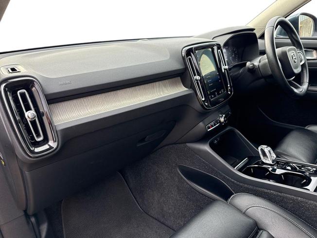 VOLVO XC40 Photo 2