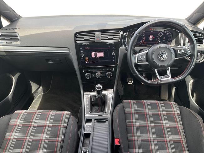 VOLKSWAGEN Golf Photo 11