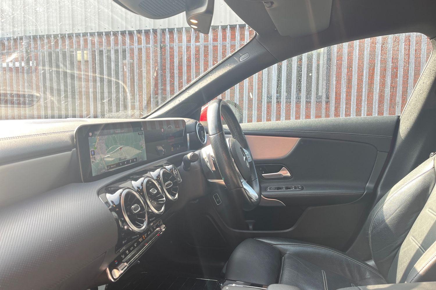 Mercedes-Benz CLA Photo 17