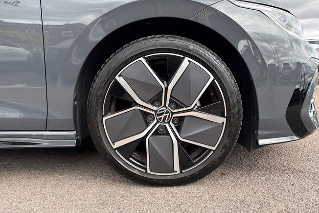VOLKSWAGEN Golf Photo 5