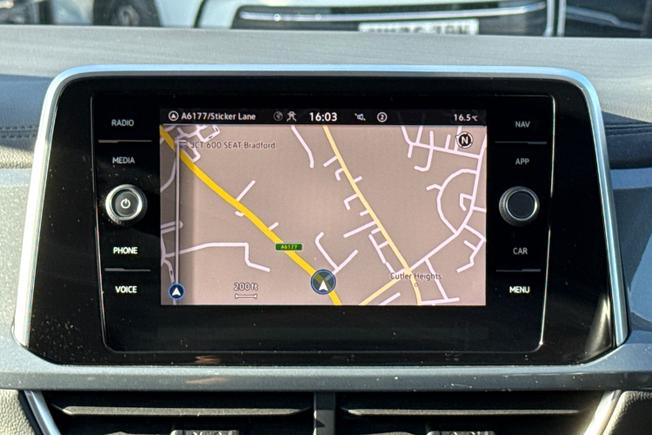VOLKSWAGEN T-Roc Photo 14