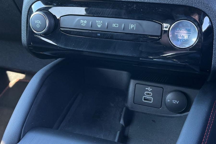 Ford KUGA Photo autoimg-ddf515f51beb628393641dab4d94d78665394bb4.jpg