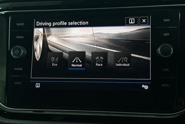VOLKSWAGEN T-Roc Photo 23