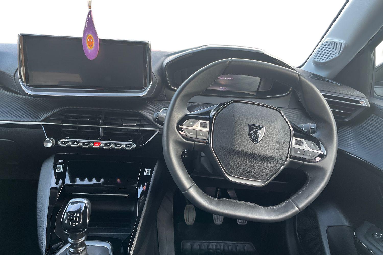 Peugeot 208 Photo 10