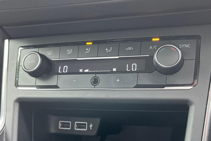 Volkswagen POLO Photo autoimg-de0b35d3267fc0a2710602871899180928b56a4b.jpg