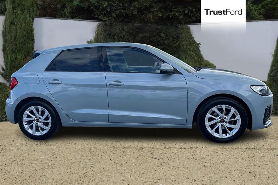 Audi A1 Photo autoimg-de0c5b929222e29fd6f506d18576e882fa9541d0.jpg