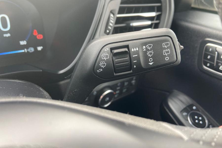 Ford Kuga Photo autoimg-de0dcaa8840ccdc245aa41bad9bb00b6f6f4ce53.jpg