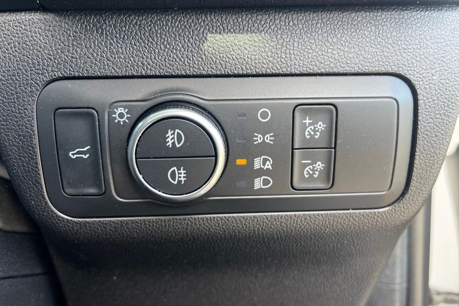 Ford KUGA Photo autoimg-de164357f66180b36013ec2818c9158bf7199879.jpg