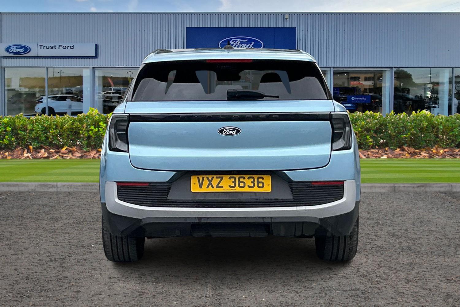 Ford Explorer Photo 6