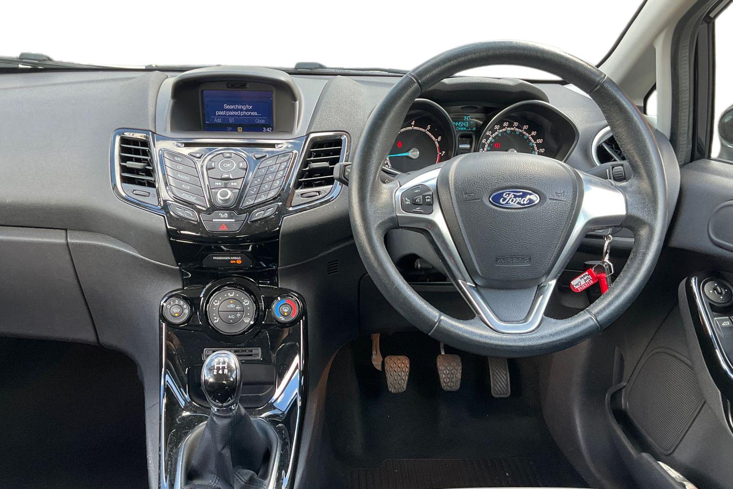 Ford FIESTA Photo 10