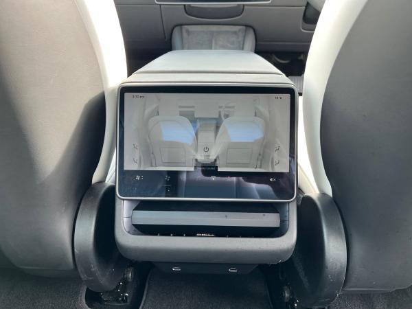 TESLA Model 3 Photo autoimg-de1f23b538ecfed5c16c45d539d3dd2cb4912f27.jpg